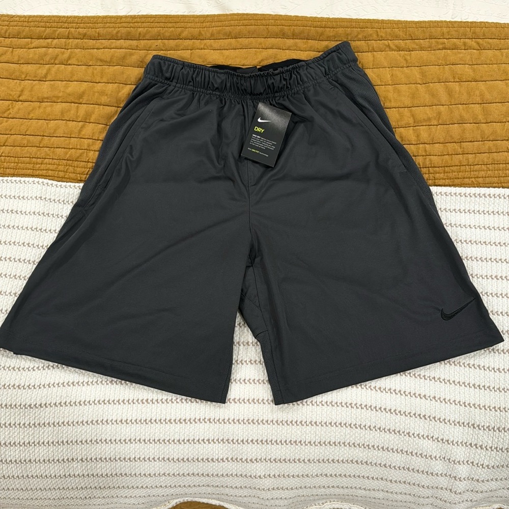 Nike Men's Dry Training Shorts 9” Medium Dark Gray